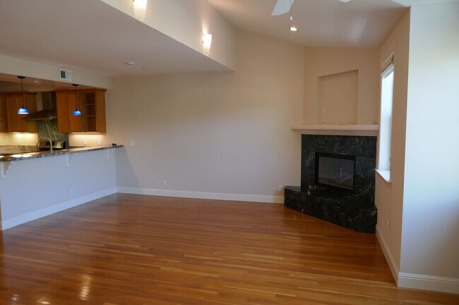 Building Photo - IMMACULATE MULTI-LEVEL HOME BUILT IN 2002 ...