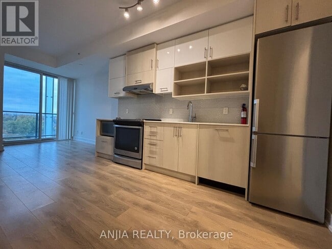 Photo du bâtiment - 150 Fairview Mall Dr