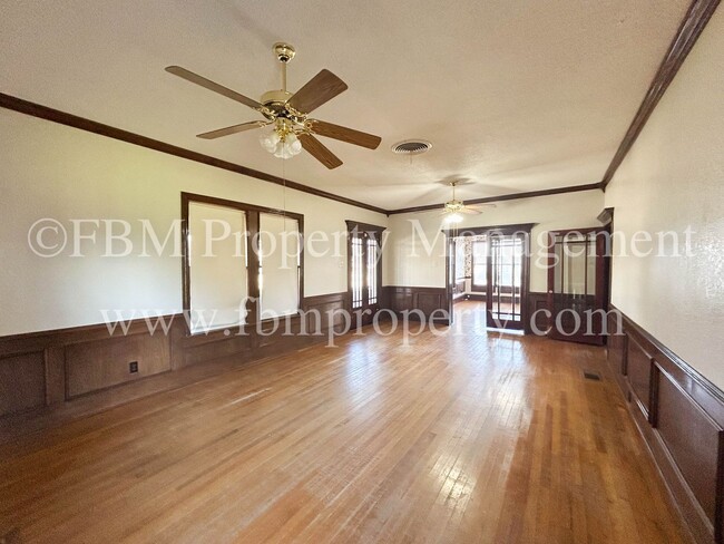 Foto del edificio - 211 W. Jefferson St - Beautiful 3 Bedroom,...