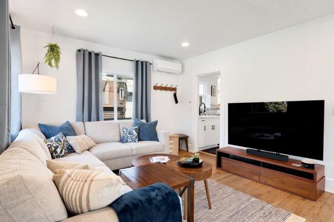 Foto del edificio - 811 NE 63rd St