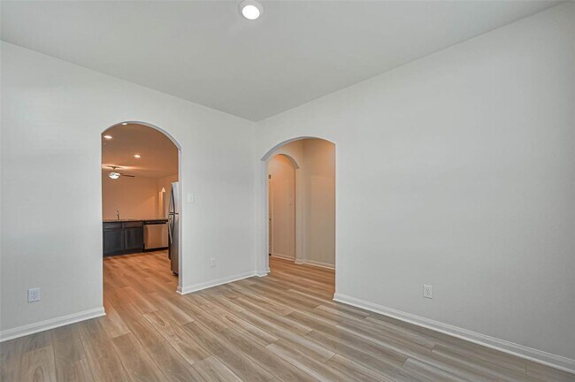 Building Photo - 553 Amberwood Pk Dr