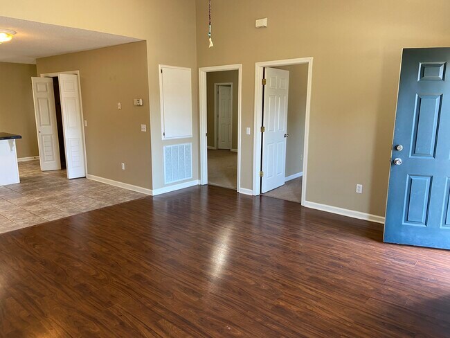 Building Photo - 402 Beauregard Cir