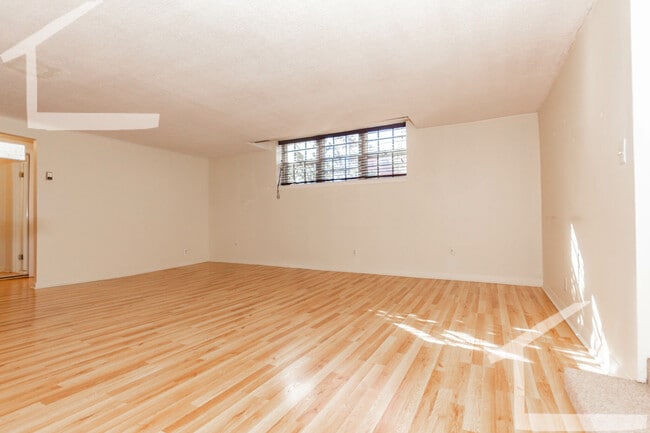 Building Photo - 211 Lake Shore Rd