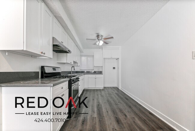 Foto del edificio - ~2 Weeks FREE~ Sunlit Two Bedroom Walk-Up ...