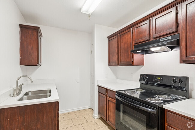 3BR, 2BA - 1,380SF - Kitchen - Wooldridge Creek Apartments
