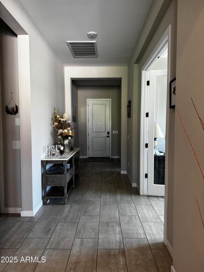 Foto del edificio - 5710 N 206th Ln