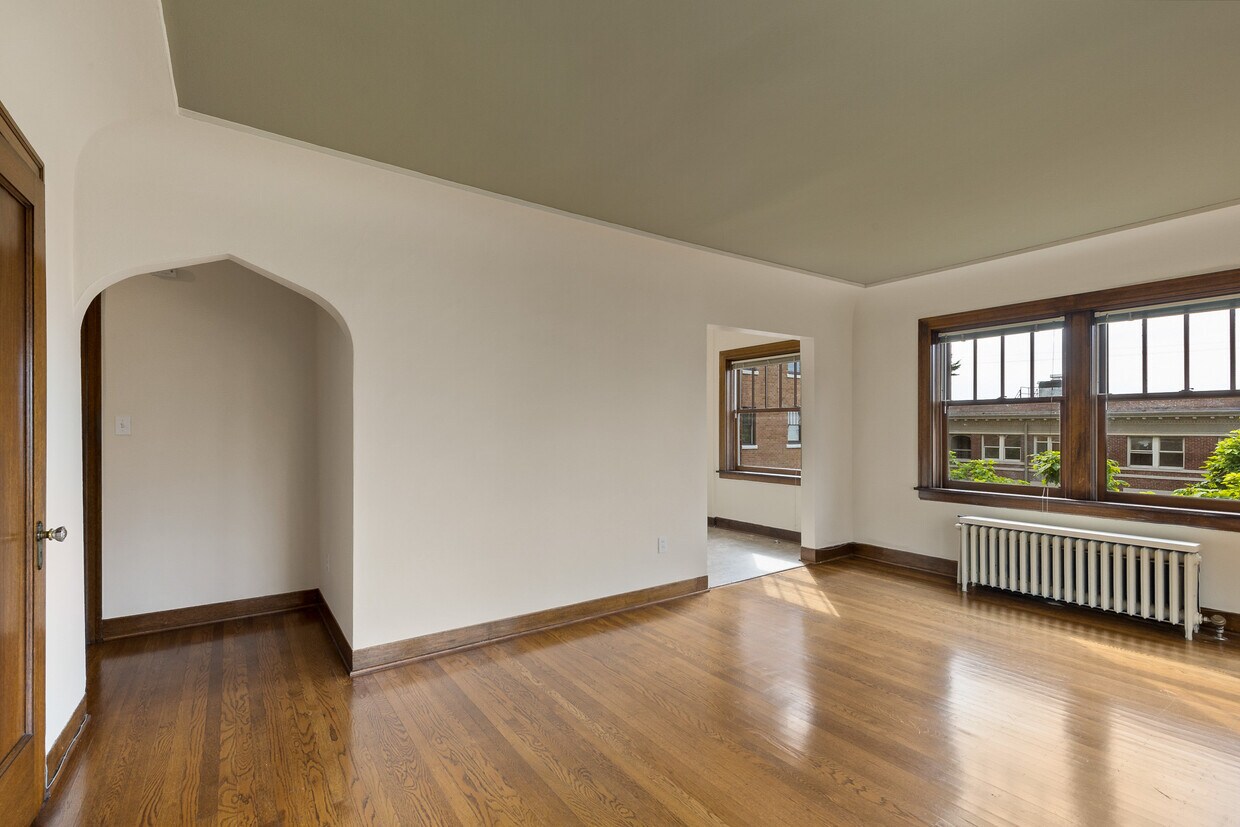 Queen Anne Apartments 900 Queen Anne Ave N Seattle, WA