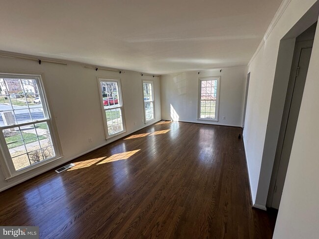 Building Photo - 9200 Weathervane Pl