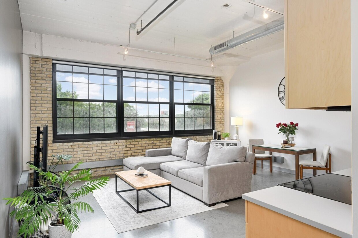 Foto principal - 730 NE Stinson Blvd