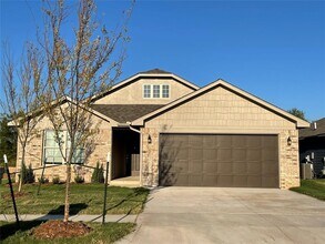 Building Photo - 2033 Sara Vista Dr