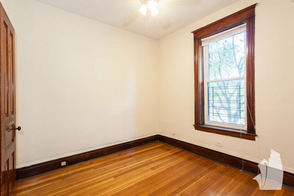 Foto principal - 1405 W Belden Ave