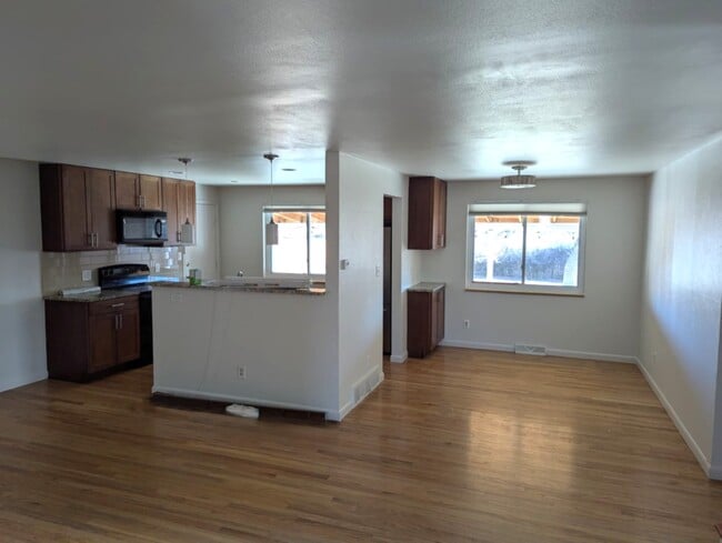 Building Photo - 6056 Simms St