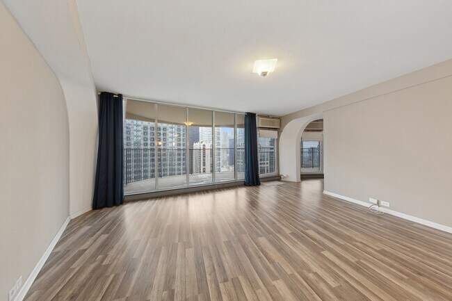 Foto del edificio - 300 N State St