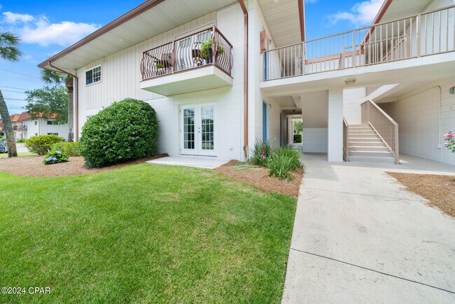 Building Photo - 2100 W Beach Dr