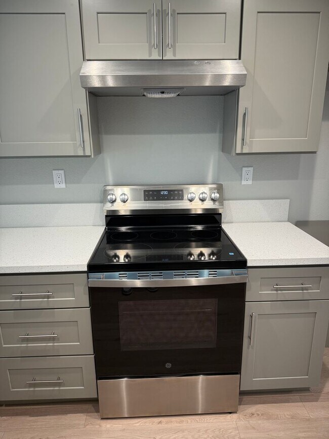 Foto del edificio - 3266 Shelby Pl