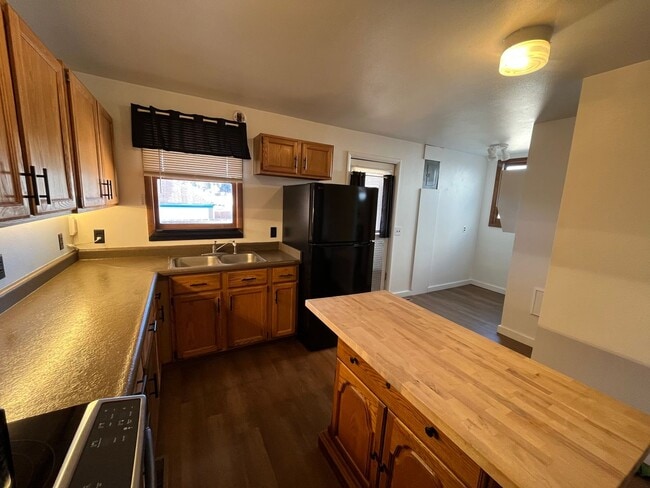 Building Photo - 527 N Franklin St