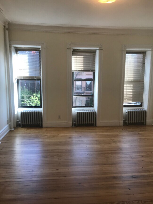 Foto del edificio - 410 E 117th St
