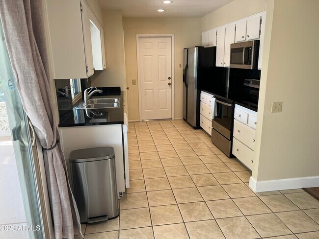 Foto del edificio - 9425 W Newport Dr