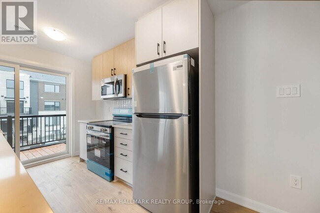 Building Photo - 1126 Creekway Private