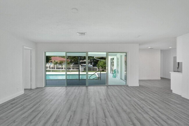 Building Photo - 936 Brookdale Dr