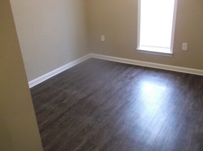 Foto del edificio - 5666 Maple Tree Dr