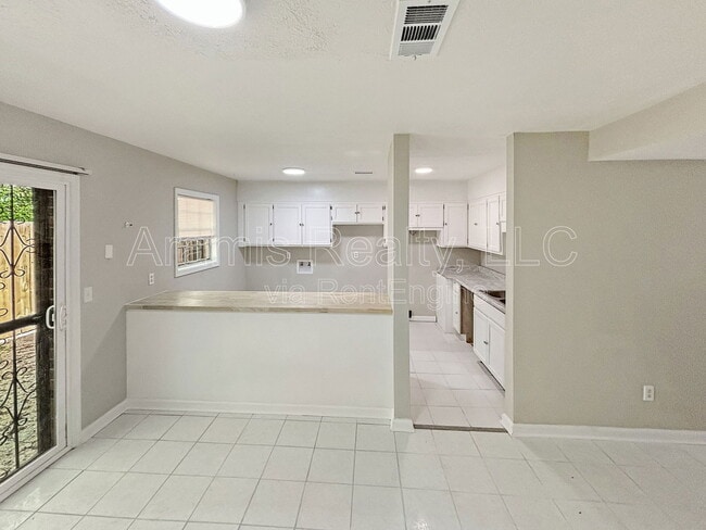 Building Photo - 1857 Whitehall Forest Ct SE