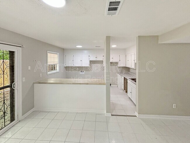 Foto del edificio - 1857 Whitehall Forest Ct SE