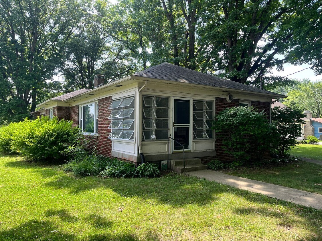 Foto principal - 565 E 96th St