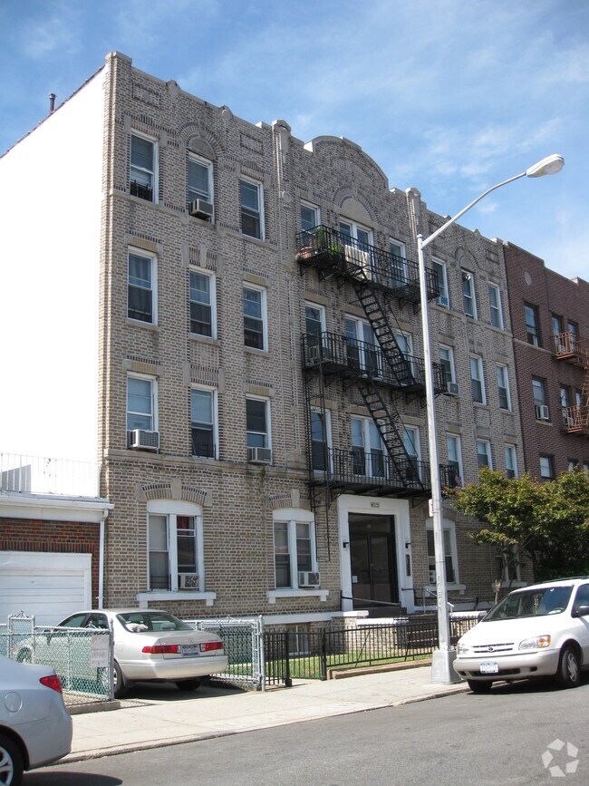 Building Photo - 30 Bay 25th St