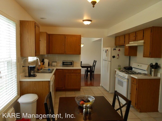 Building Photo - 3 br, 1.5 bath House - 1165 Blackburn Drive