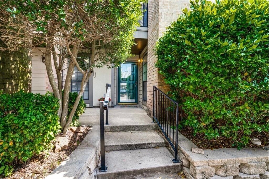 356 W Harwood Rd, Hurst, TX 76054 Townhome Rentals in Hurst TX