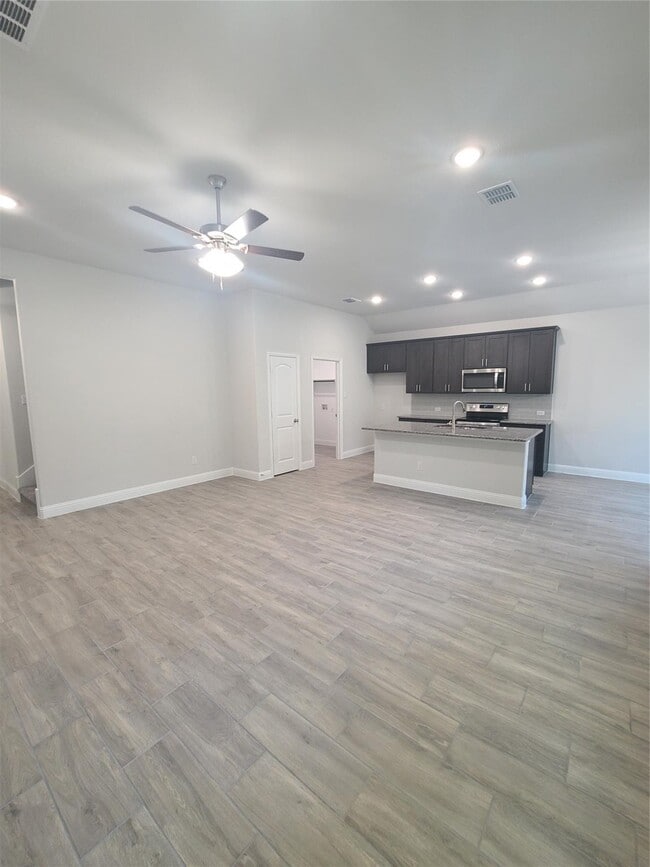 Foto del edificio - 525 Hillcrest Cir