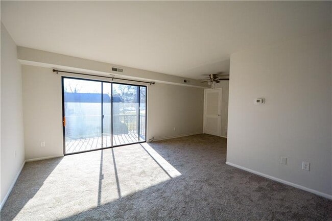 Building Photo - 703 College Park Dr