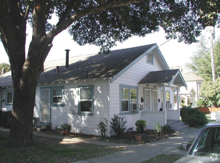 Building Photo - Martinez Triplex