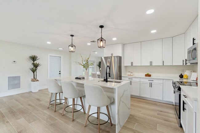 Photo - 930 Rutherford Ln House