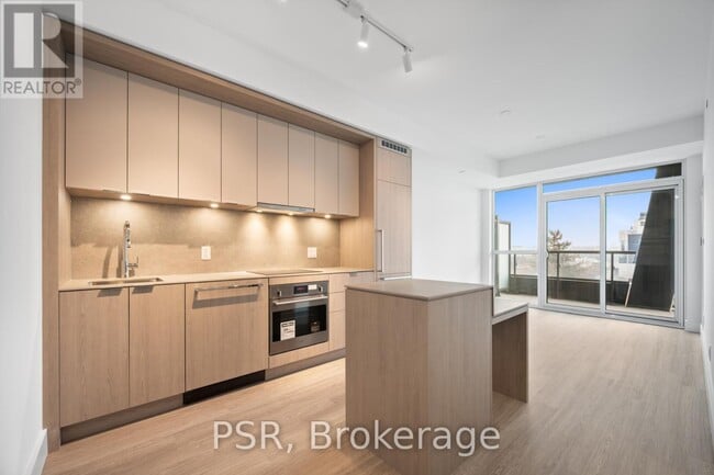 Building Photo - 6 Greenbriar Rd