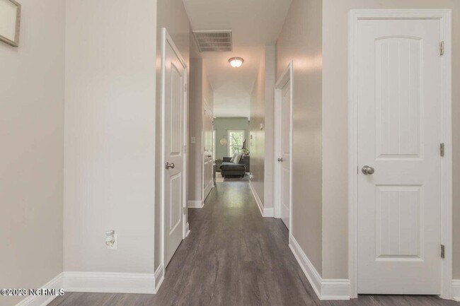Building Photo - 418 Peppermint Dr