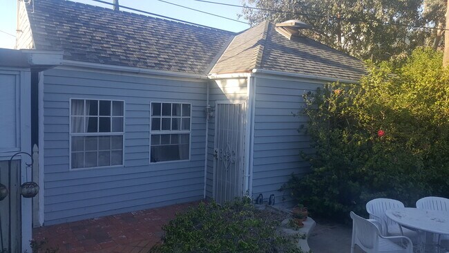 Casa de invitados - 11575 Blix St