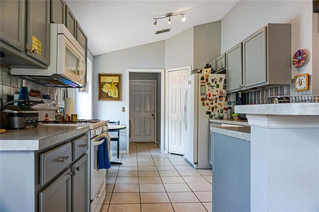 Building Photo - 205 Nicholson Dr
