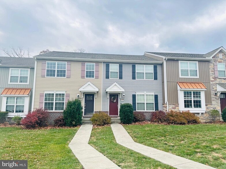 Foto principal - 4925 Laurel Dr