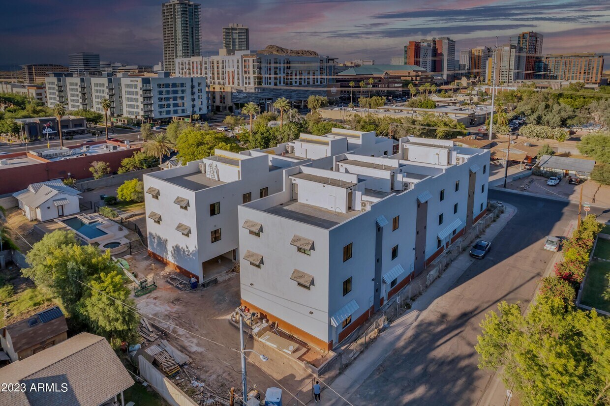 Foto principal - 830 S Farmer Ave
