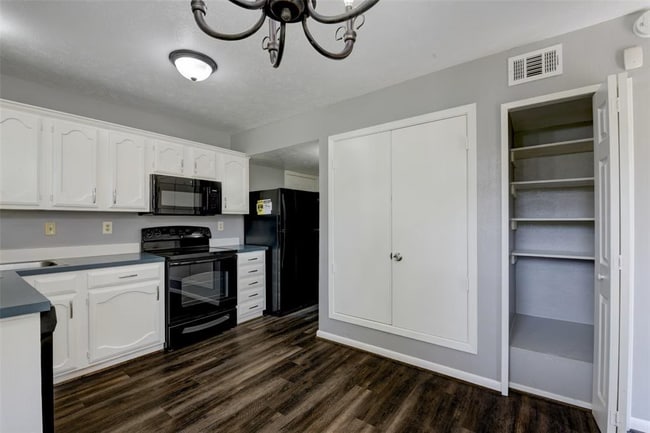 Foto del edificio - 10107 Sand Pass Ln