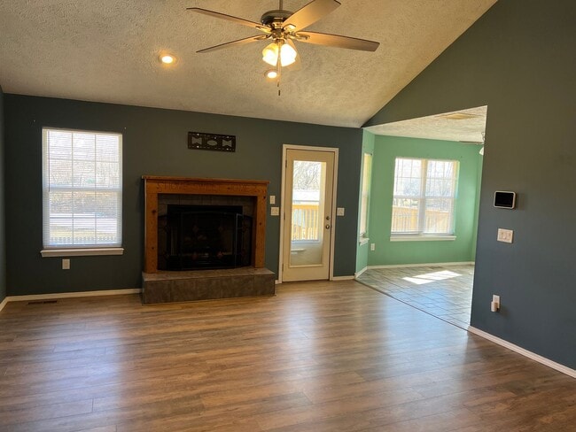 Foto del edificio - Now Available! Gorgeous Walkout Basement Home with a Pool, Ozark