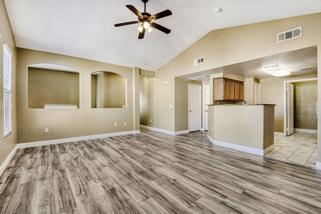 Building Photo - Townhouse Style Condo with an Attached Garage & Resort-Style Amenities