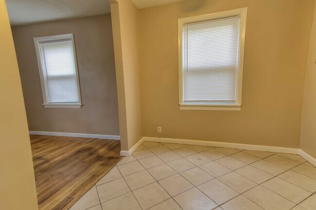 Building Photo - Nice 2 bed 1 bath home with partially fini...