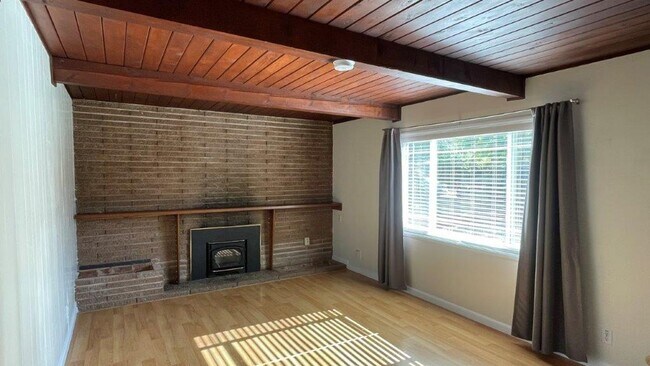 Foto del edificio - Pleasant HIll, Beautiful 3 bedroom 1 bath ...