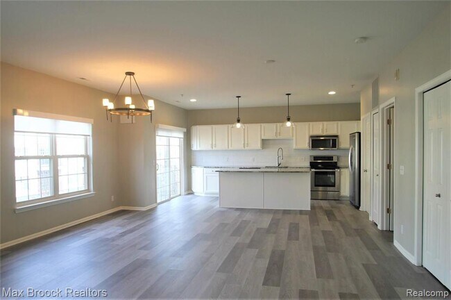 Foto del edificio - 3243 Camden Dr