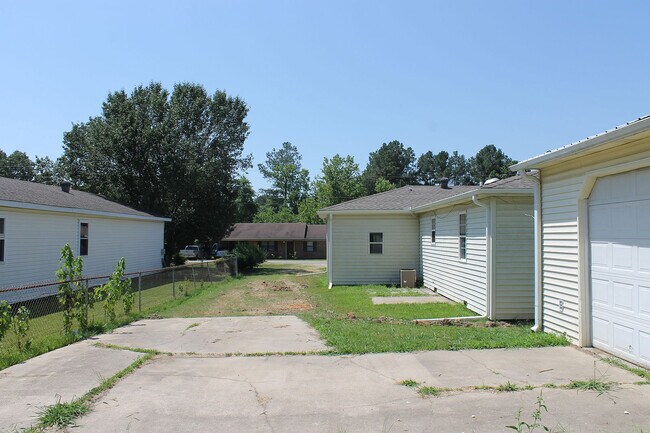 Building Photo - 5601 Gene St