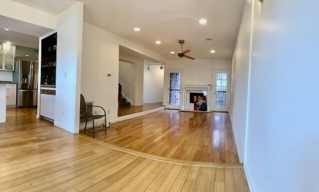 Living room - 899 N Pearl St