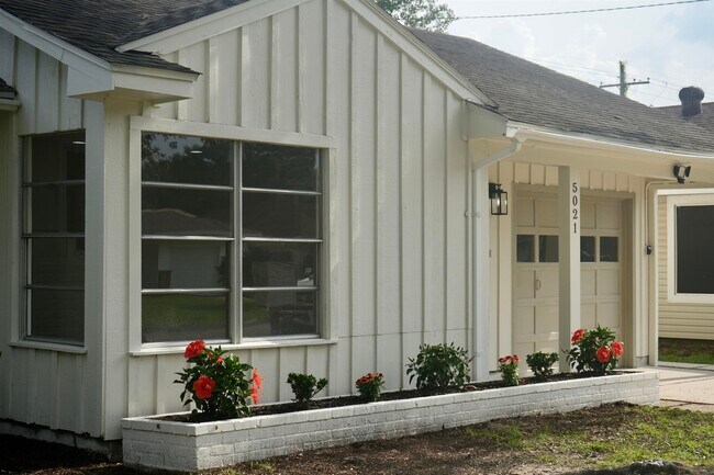Building Photo - 5021 Westmore Ave